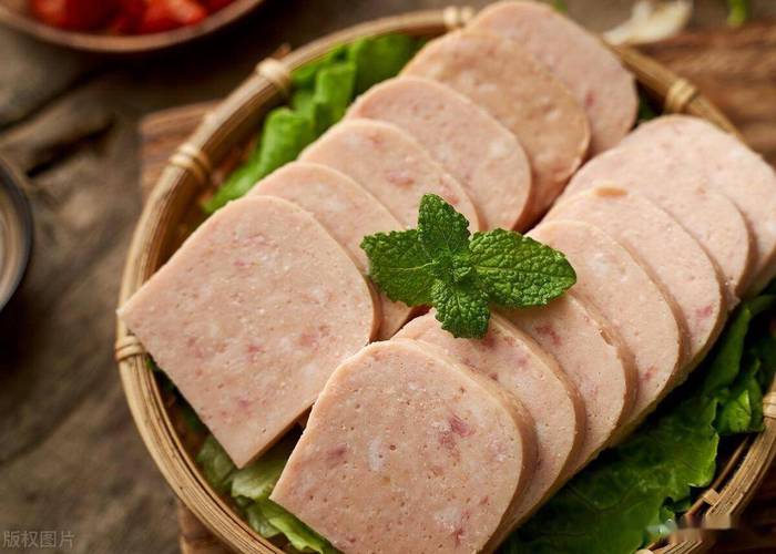午餐肉和火腿肠，营养差很多！买肉制品别挑错